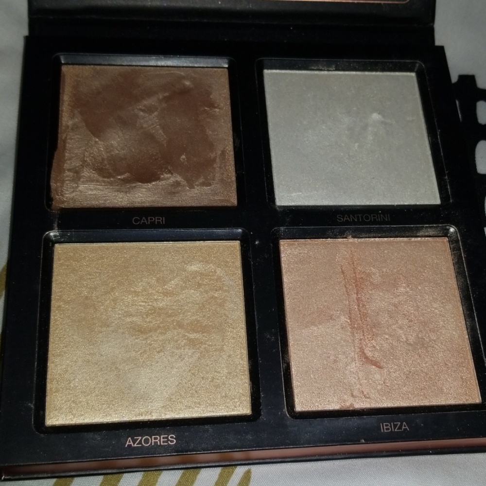 Huda beauty 3D highlight palette pink sands